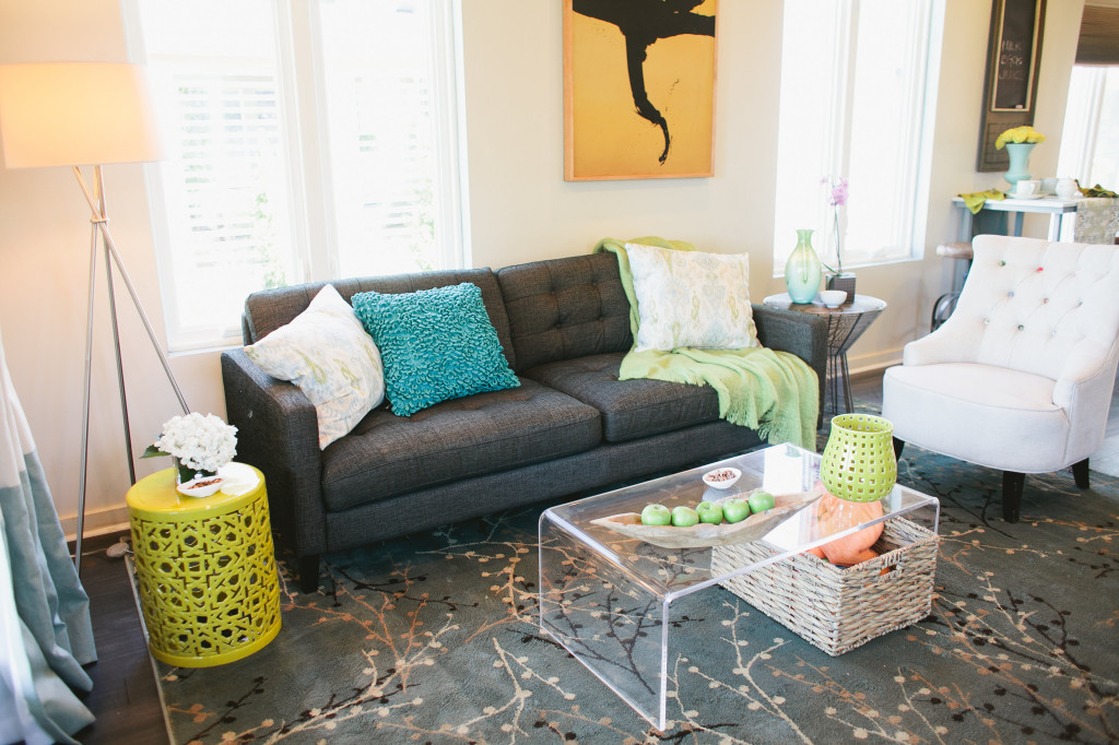 The judges critiqued Dann and Vanessa's colors in the living room.