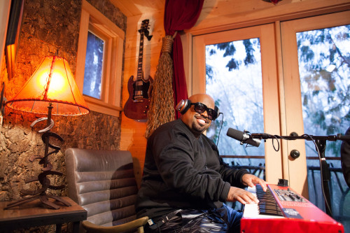CeeLo Green stopped by the Record-High Recording Studio built by Nelson Treehouse & Supply to lay down a track.