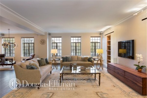 Bruce Willis' living room
