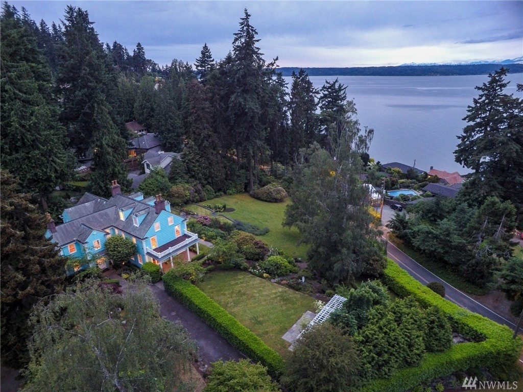 Colorful home in Burien