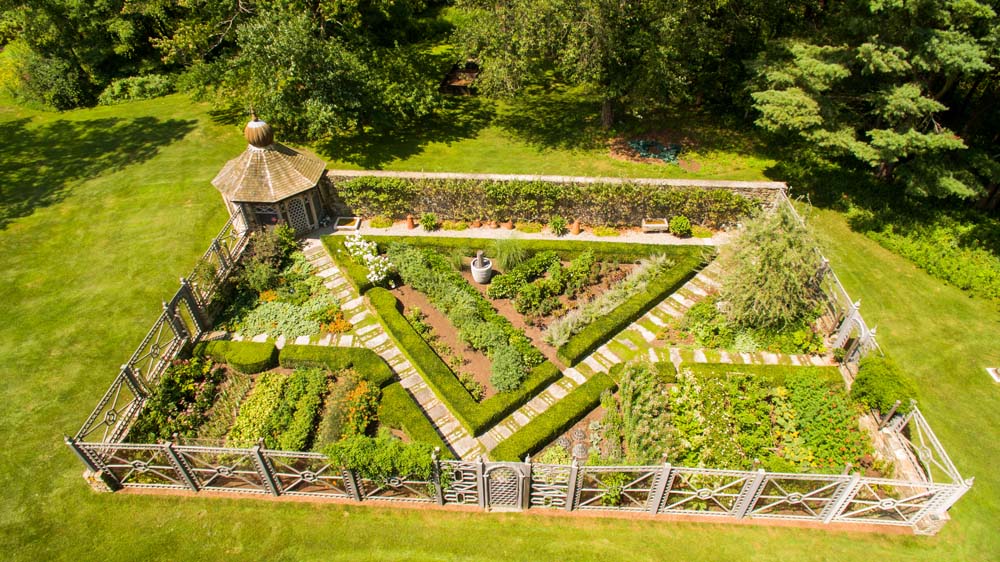 House of the Week: Classic New England Farm Turned Weekend Retreat