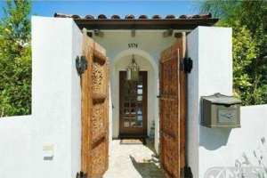 Jenna Fischer's gate