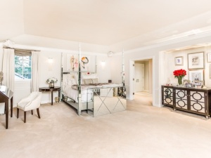 Jennifer Lopez's bedroom