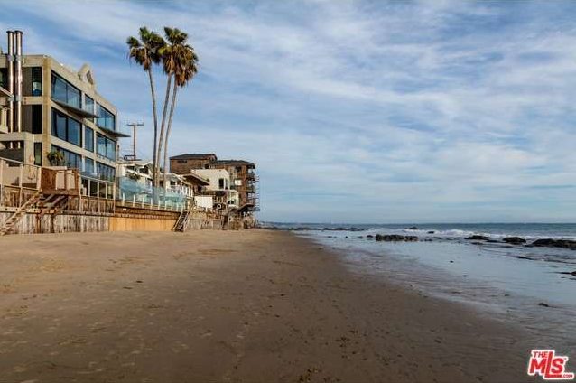 Jillian Michaels' beach2