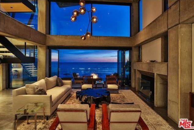 Jillian Michaels' living room3