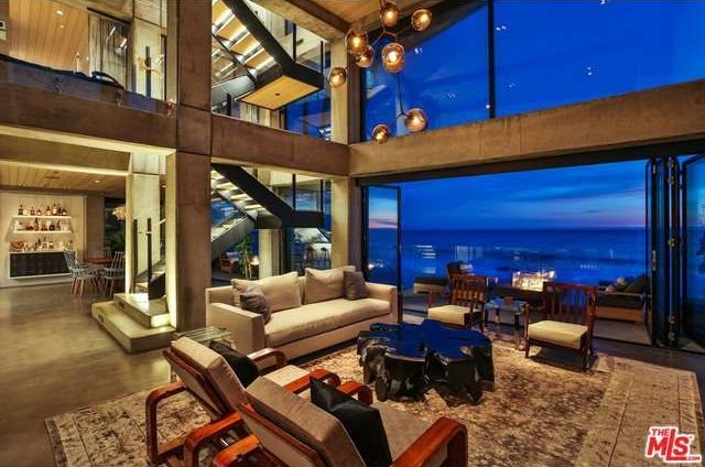 Jillian Michaels' living room4