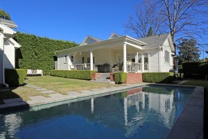 Lena Dunham's pool