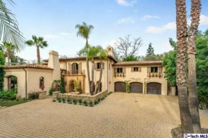 Miley Cyrus' home 4