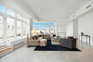 Rihanna's ny apartment