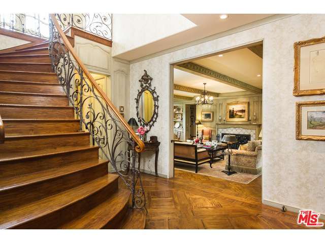 Sharon Osbourne's foyer