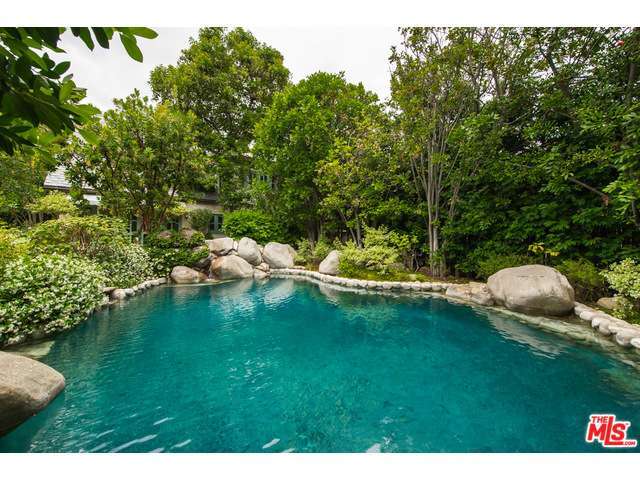 Sharon Osbourne's pool