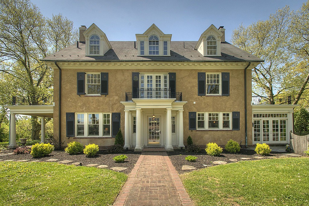 UPDATE Taylor Swift's Childhood Home in PA Sells for 700,000 Zillow