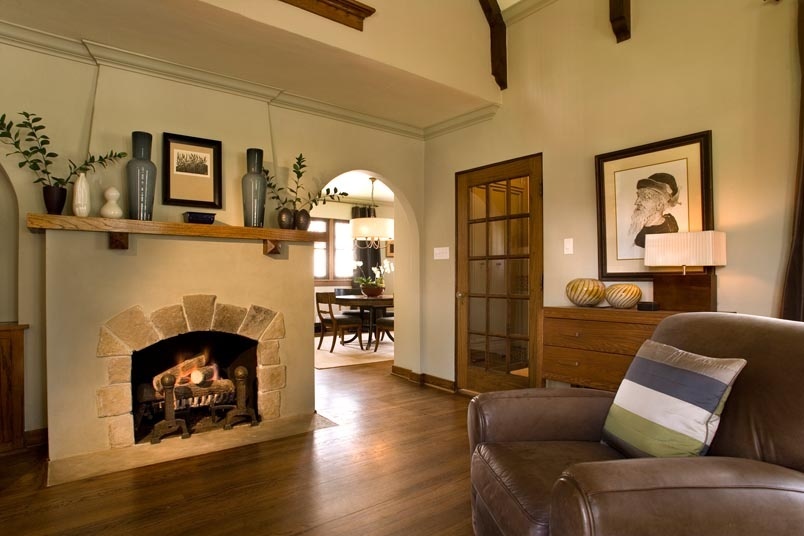 country-living-room-with-fireplace-mantel-i_g-IS52d5gbt1yoc70000000000-P13lP