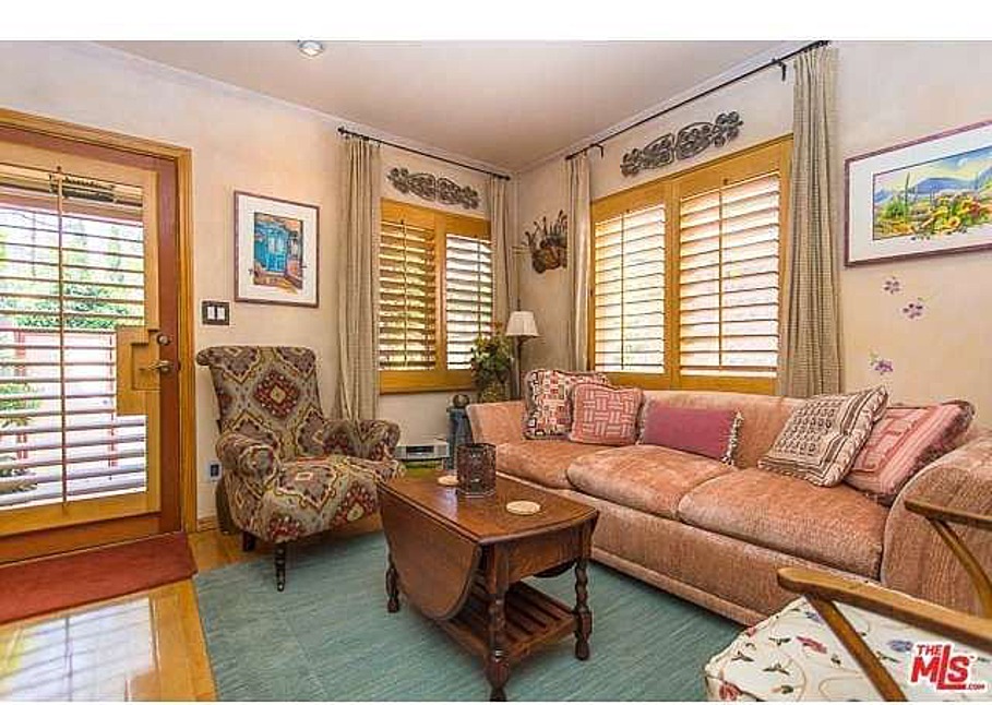 Dolly Parton's Hollywood House Is All Country Zillow